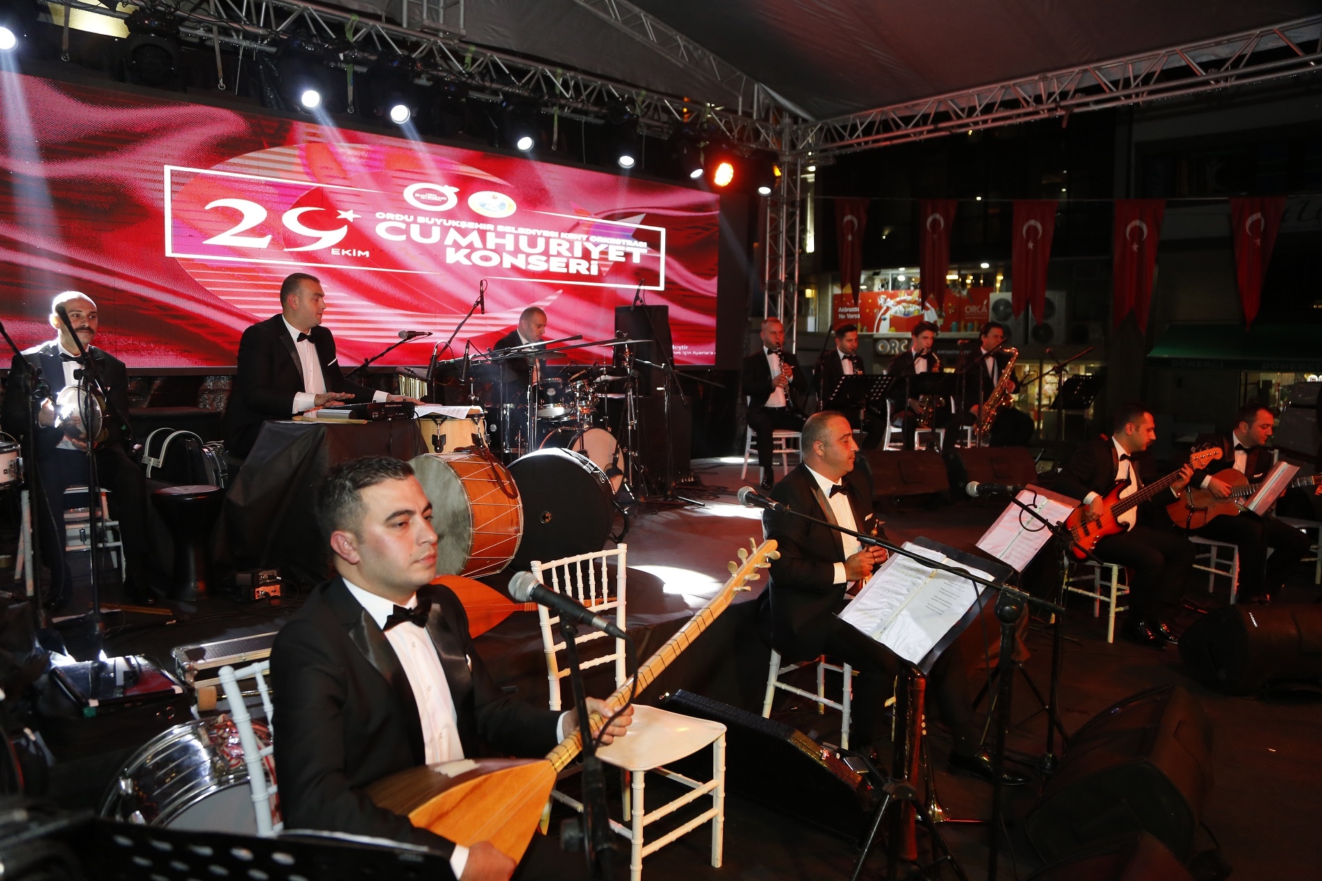 KENT ORKESTRASI YOLA ÇIKIYOR